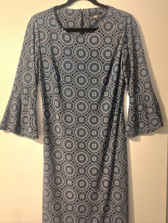 Tommy Hilfiger Dresses & Skirts - Tommy Hilfiger Daisy Chain Dress With Bell Sleeves.